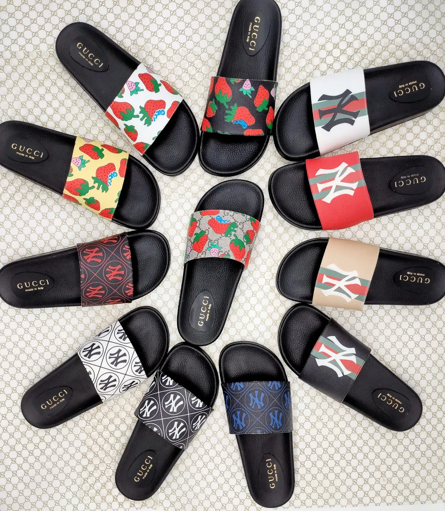 👟👟Ex-factory price 220👟👟 Couple model 🎗Gucci "Gucci" slippers, a much-anticipated one, so beautiful that it will melt your hearts❤,! It is simply a masterpiece of extraordinary craftsmanship. It is a must-have for everyone. It is made by open molding. The foot feels Q-elastic and super soft. The upper foot is super delicate. Size number (35~47), exclusive model, with many layouts, there is always one you like🎉🎉